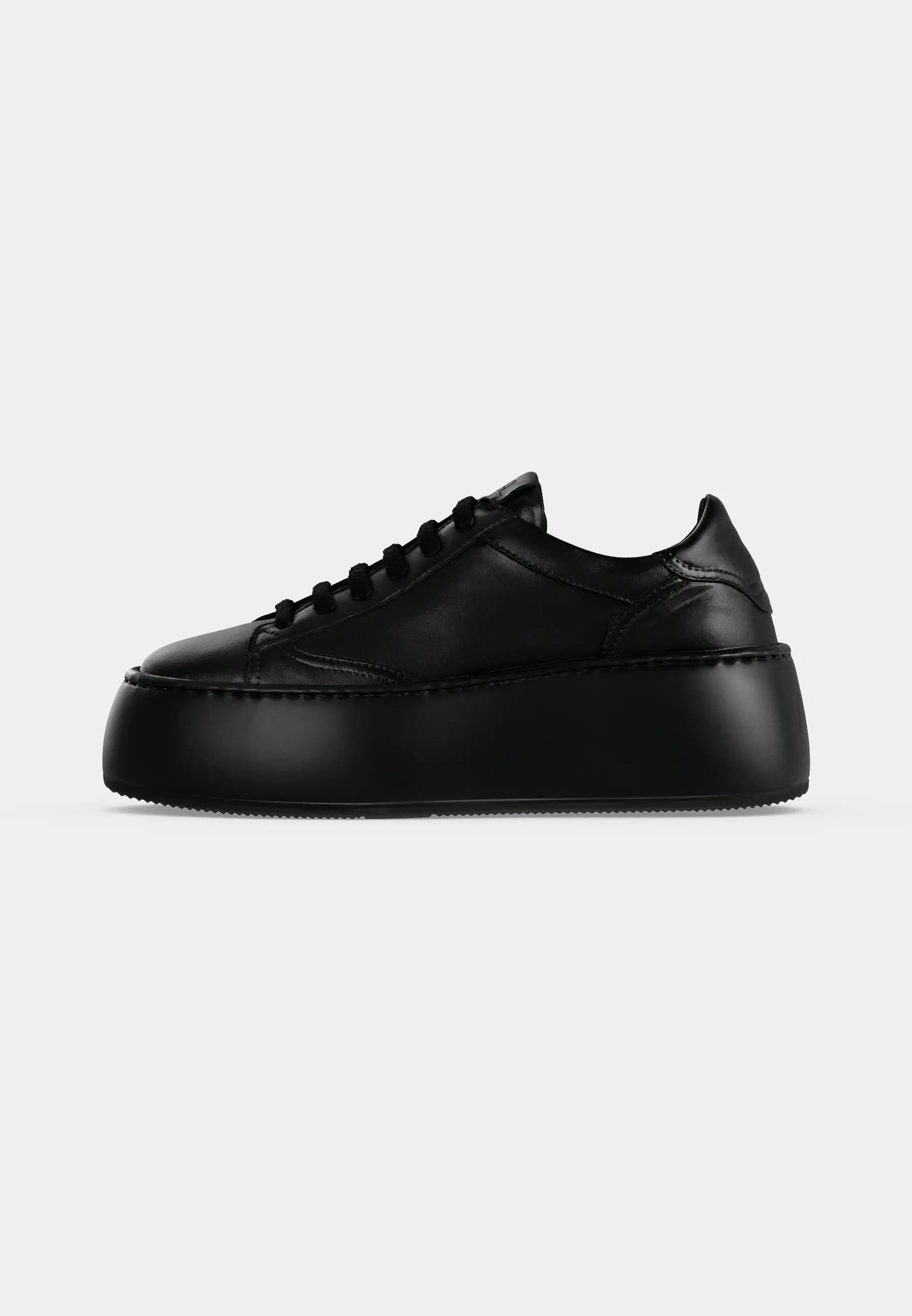 VIBE LACE UP