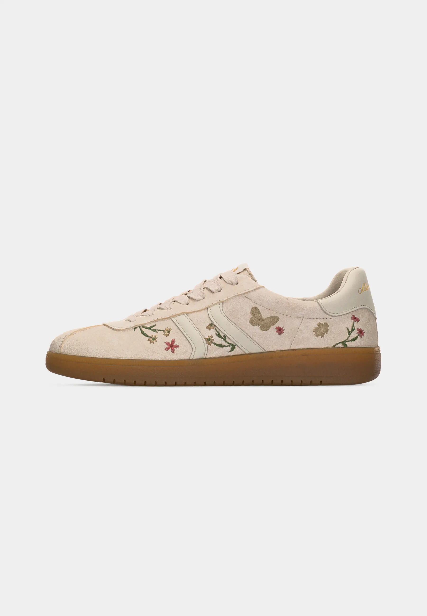 CHICSNEAKER