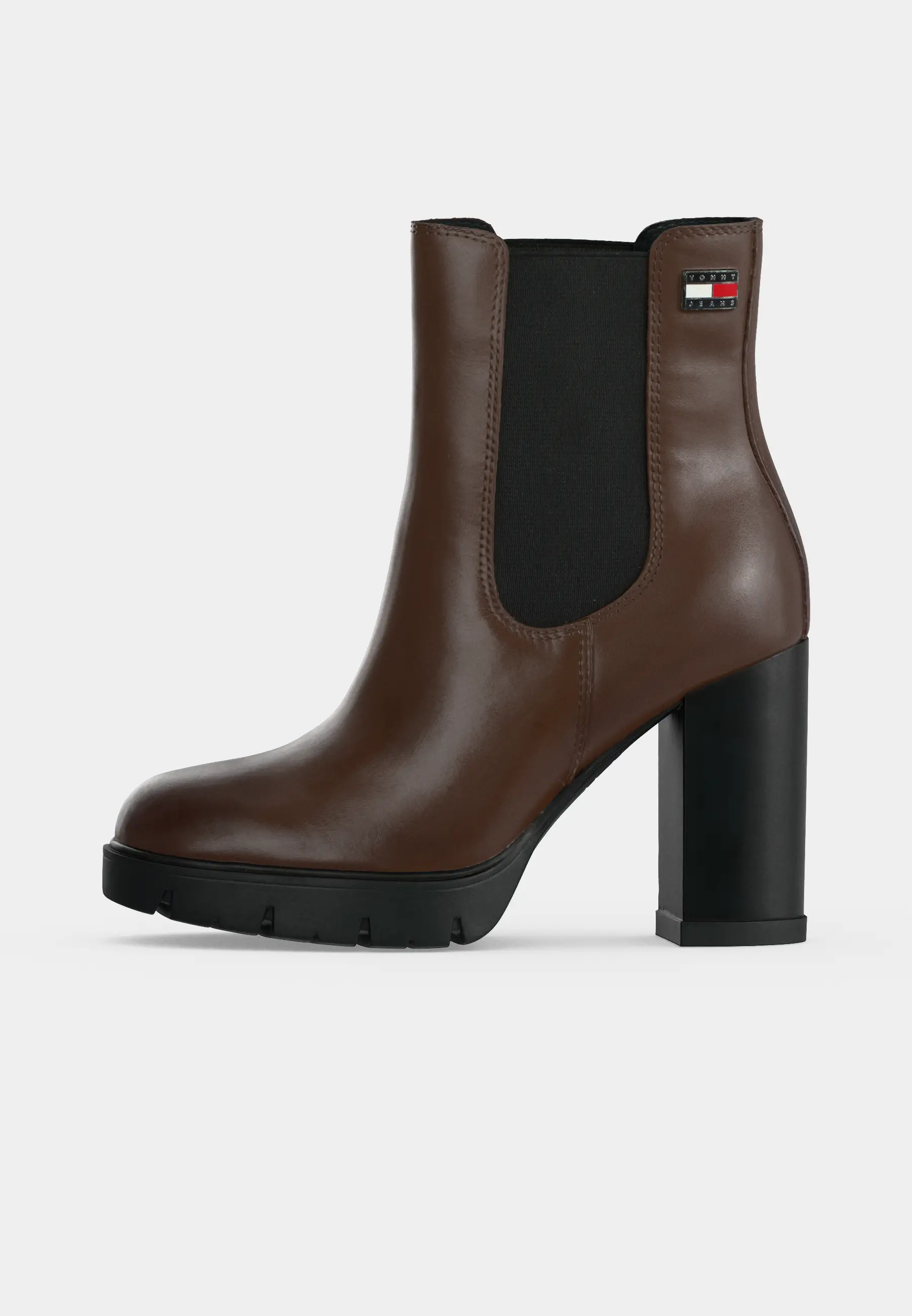 CHELSEA BOOTS