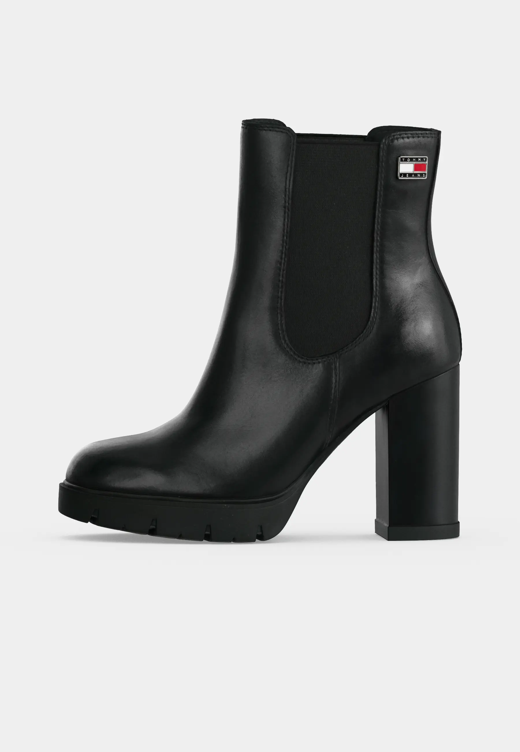 CHELSEA BOOTS