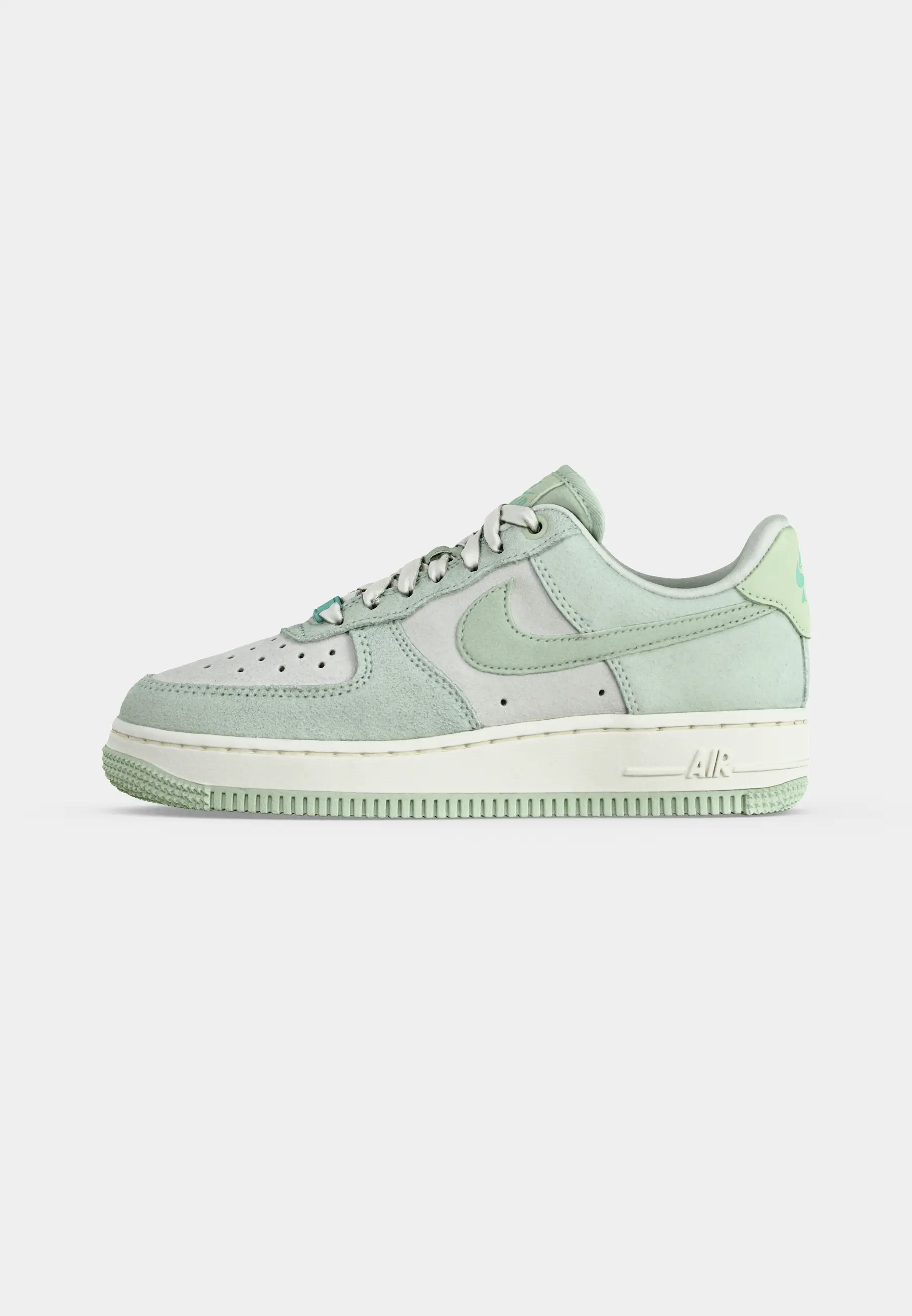 WMNS AIR FORCE 1 '07 SE TRK3